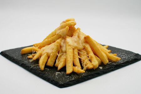Картофель фри под сыром