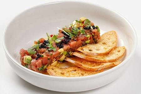 Тартар из тунца с авокадо