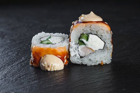 Ролл Запечённый с курицей и лососем