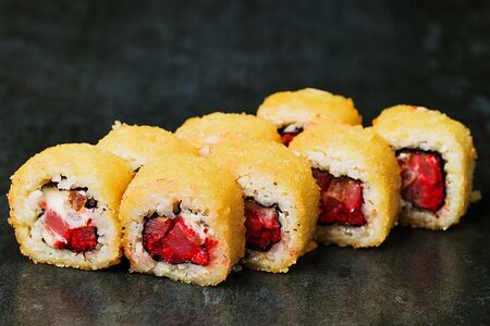 Тунец тобико ролл