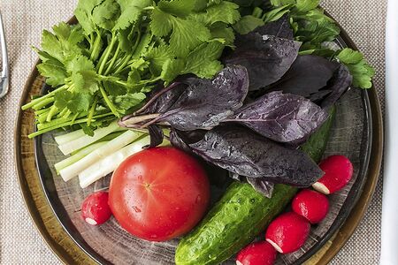 Букет из свежих овощей с зеленью