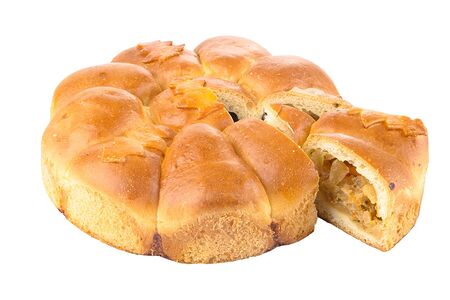 Пирог Веселая семейка с капустой, картофелем и грибами