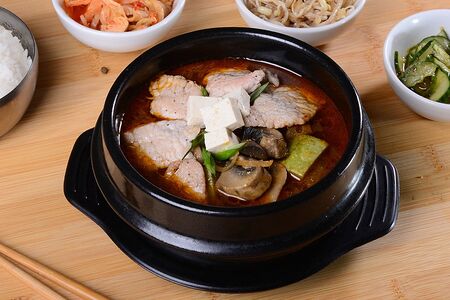 Суп Кимчи тиге со свининой