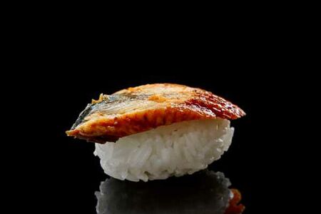 Суши с угрем