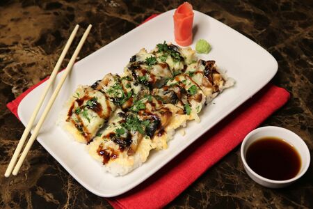 Запеченная пицца с грибами и курой