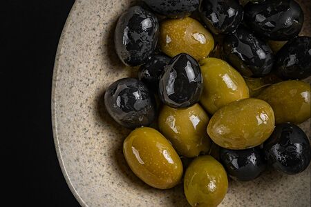 Оливки и маслины