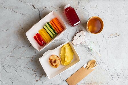 Обед с котлетой из индейки с картофельным пюре