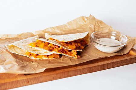 Кесадилья с тигровыми креветками