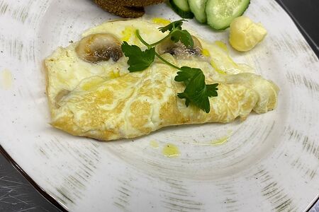 Омлет с грибами и трюфельным маслом