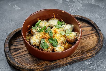 Шампиньоны с сулугуни