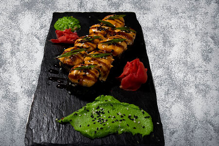 Запеченный ролл с курицей