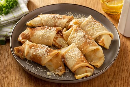 Большая порция блинчиков с жюльеном