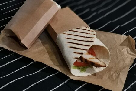 Ролл с курицей