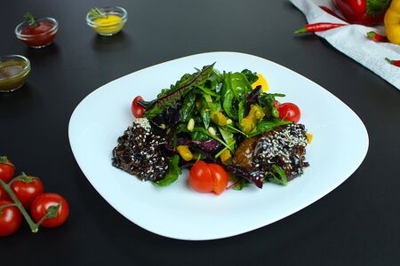 Тёплый салат с говядиной