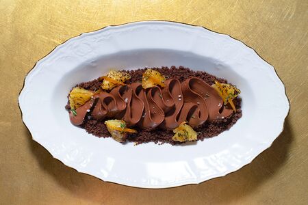 Мусс из тёмного шоколада с пикантным апельсином