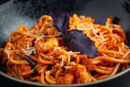 Паста с тигровыми креветками