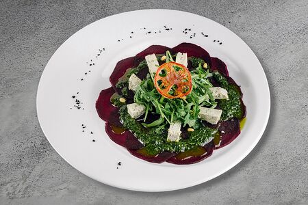 Карпаччо из свёклы с руколой и сыром тофу