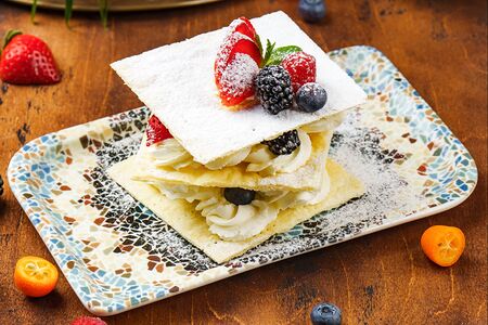 Мильфей с лесными ягодами