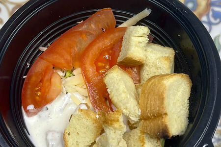 Салат цезарь с курицей