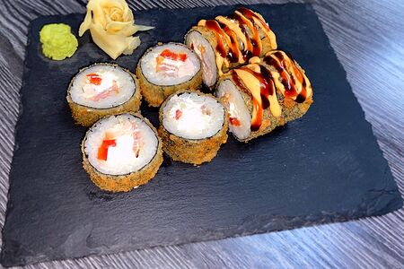 Темпура ролл с беконом