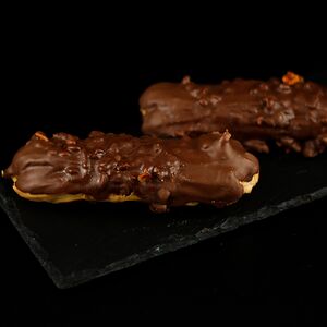 Пирожное Эклер карамельный