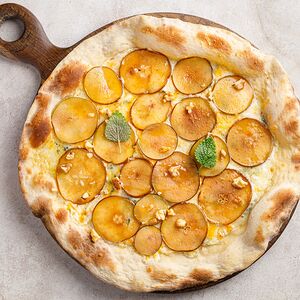 Пицца Четыре сыра с грушей