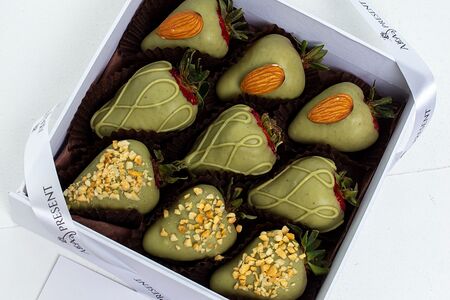 Клубника в шоколаде - Зеленая матча