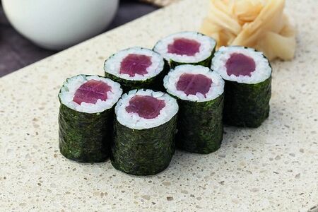 Ролл с тунцом