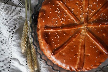 Пирог с яйцом и зелёным луком