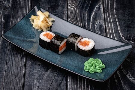 Маки Ролл с лососем