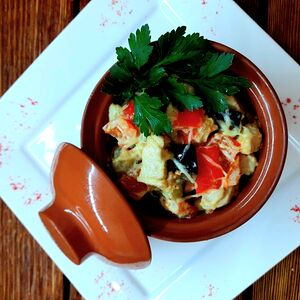 Горшочек с курицей под сыром