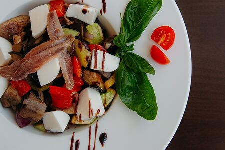 Капоната с анчоусами и моцареллой
