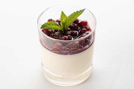 Панна котта с земляникой