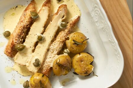 Куриная грудка миланезе с каперсами