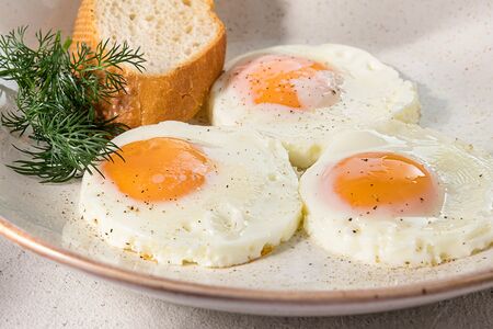 Яичница из трех яиц