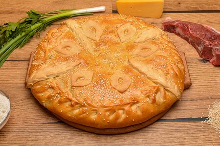 Осетинский пирог с говядиной и сыром