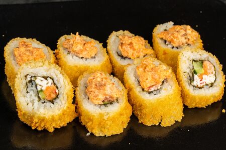 Ролл Сяке спайс маки