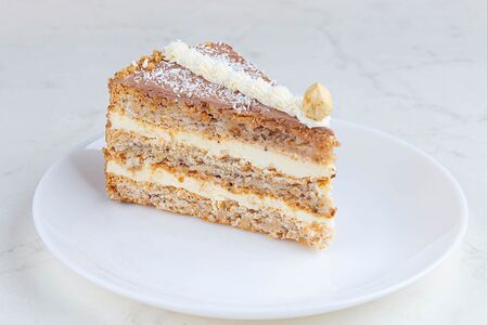 Торт киевский (кусочек)