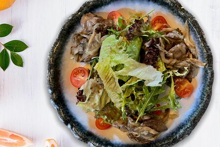 Тёплый микс-салат с куриной печенью