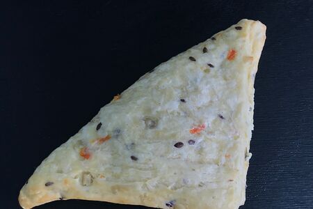 Треугольник Фитнес с брынзой и зеленью