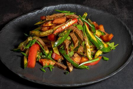 Горячий салат Мясной острый