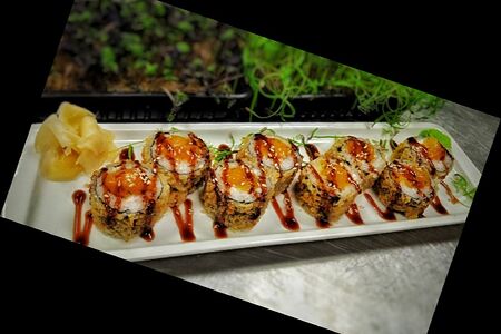 Жареный ролл с креветкой и соусом чатни