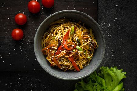 Вок сомен с овощами