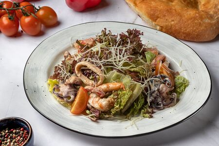 Салат с морепродуктами