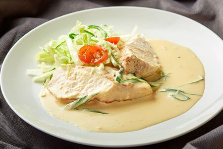 Куриная грудка в кокосово-манговом соусе