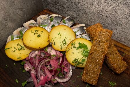 Сельдь с теплым картофелем