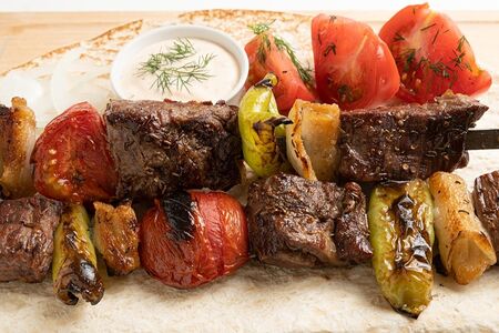 Шашлык из говядины с овощами