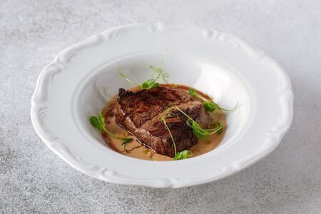 Шатобриан из вырезки телятины в перечном соусе