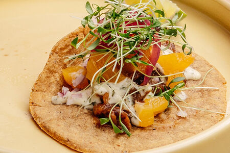 Тако с рваной свининой