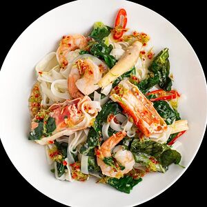 Лапша с крабом и креветкой